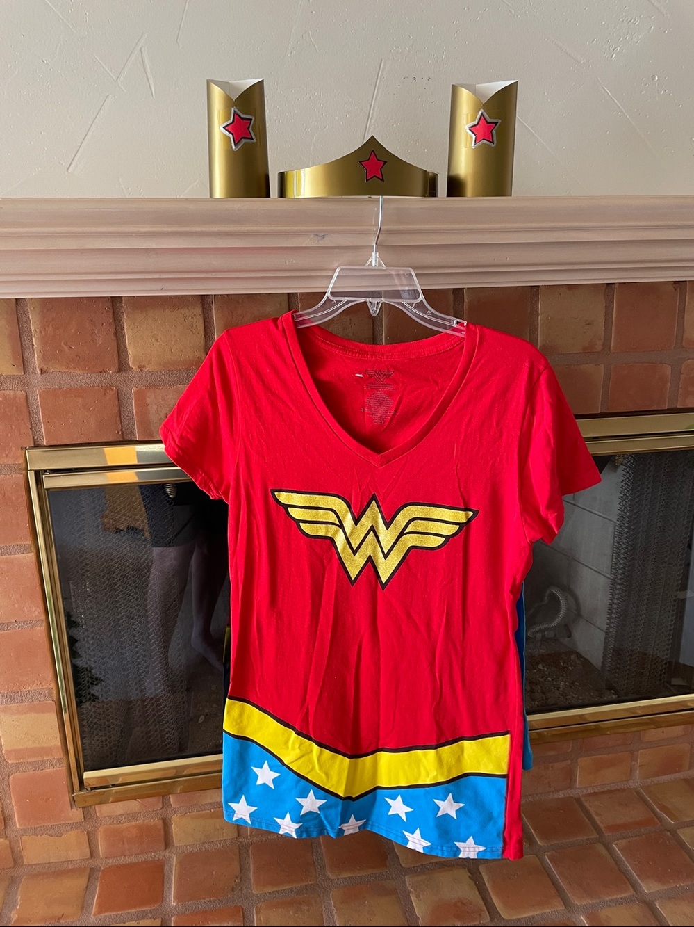 Wonder Woman costume tee with detachable cape, junior size XXL + crown and cuffs